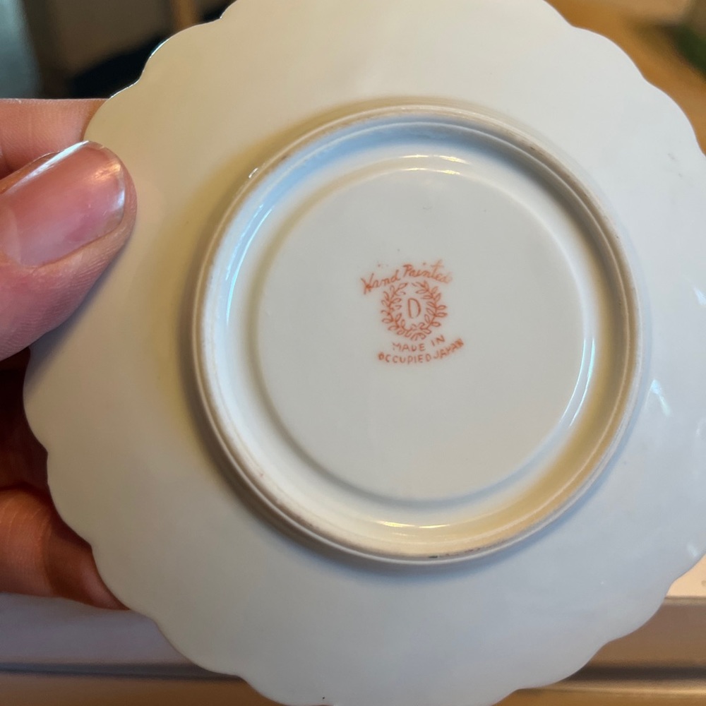 Vintage porcelain demitasse cup and saucer, gold trim handle painted from Japan - Picture 7 of 11